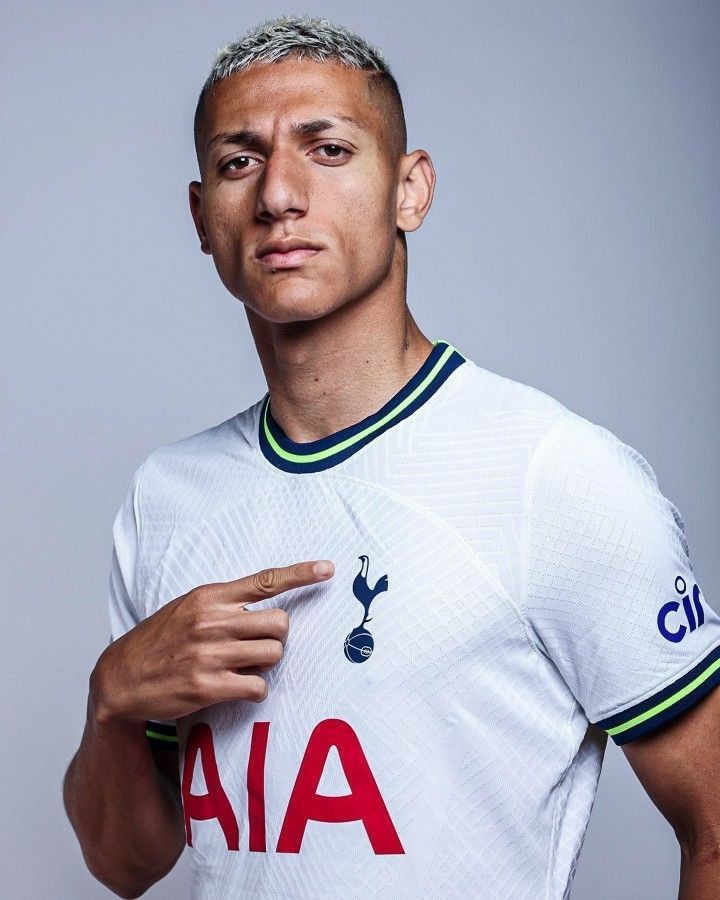 Simplesmente adorando essa nova onda de fanbases pra apreciar o Richarlison. 💙🕊️
