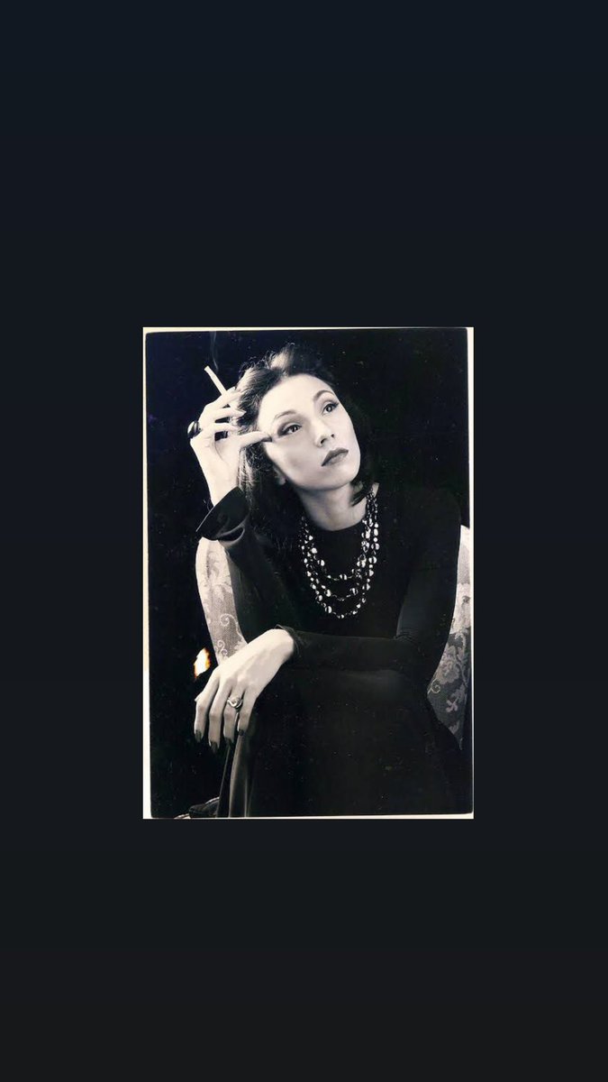AnaLCepeda's tweet photo. Hoy cumpliría 102 años una de las mayores autoras de nuestro continente. Escribió en portugués, esa lengua vecina, pero sus palabras son de alcance universal. ¡Parabéns, Clarice!

Clarice Lispector 1920-1977 https://t.co/QR2UUqeMKF