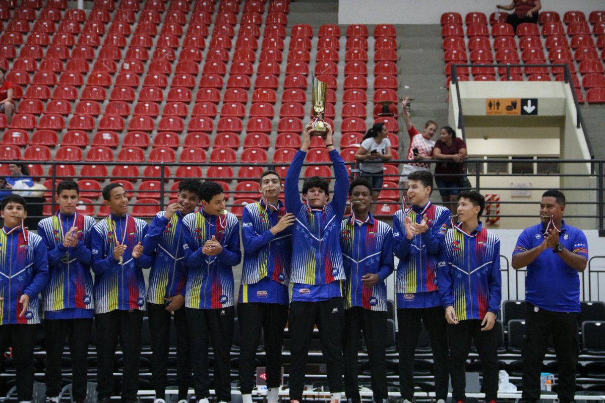 escolaresASU's tweet photo. #Básquetbol 🏀
➖ Podio - Masculino
🇻🇪 Venezuela 🇻🇪🥇
🇨🇱 Chile 🇨🇱
🇵🇾 Paraguay 🇵🇾🥉
#JSEPy🇵🇾 https://t.co/DWkTUMaBK7