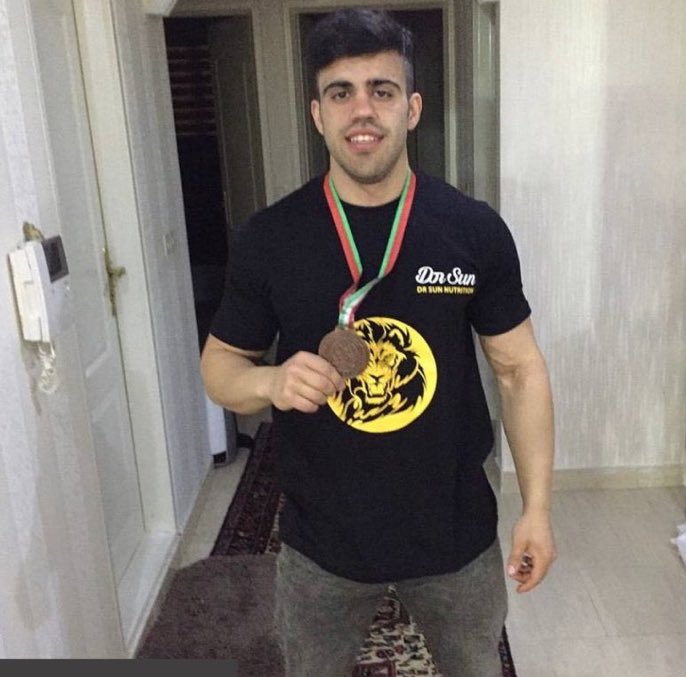 AlinejadMasih's tweet photo. URGENT APPEAL FOR HELP:

This brave athlete, #SahandNoorMohammadzadeh, a protester arrested recently, is in imminent danger of execution. He’s been transferred to solitary confinement of Rajai-Shahr prison. His crime? He was seen kicking a garbage bin twice during protests https://t.co/B20AfRFOiC