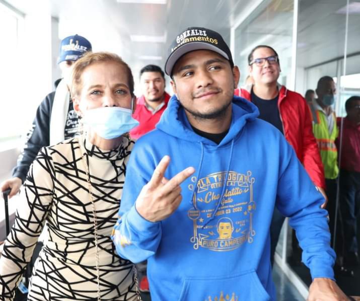 YaderEspinoza01's tweet photo. Arriba a #Nicaragua nuestro Campeón pugilistico,Román "Chocolatito" González, después de su combate el pasado 3 de diciembre.
#UnidosEnVictorias
#DiciembreAlegriasFamiliares https://t.co/lwjBwNg2oj