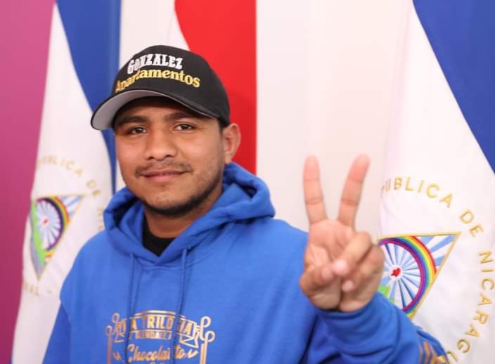 YaderEspinoza01's tweet photo. Arriba a #Nicaragua nuestro Campeón pugilistico,Román "Chocolatito" González, después de su combate el pasado 3 de diciembre.
#UnidosEnVictorias
#DiciembreAlegriasFamiliares https://t.co/lwjBwNg2oj