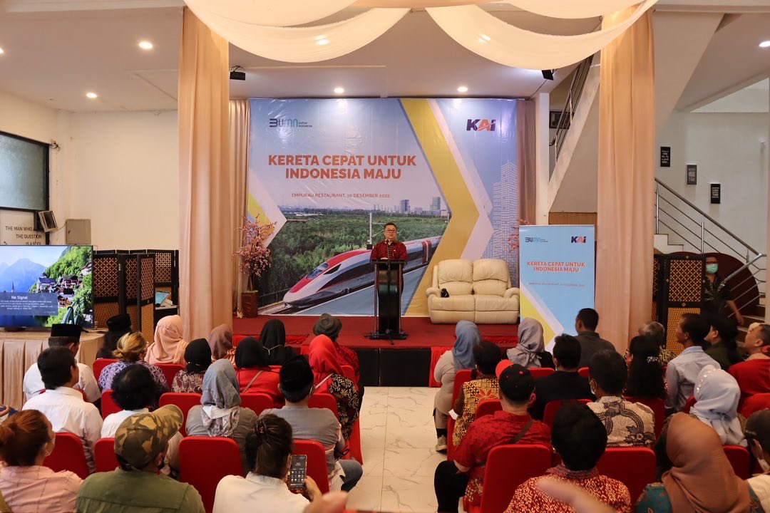 DarmadiOfficial's tweet photo. Seminar BUMN : Kereta Cepat Untuk Indonesia Maju 

@DPR_RI 
@PDI_Perjuangan 
#DarmadiDurianto 
#SahabatRakyat https://t.co/Q2V8DDnpZi
