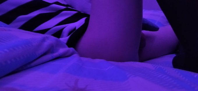 1 pic. Some pictures of thighs? https://t.co/bkMrulZqdn
