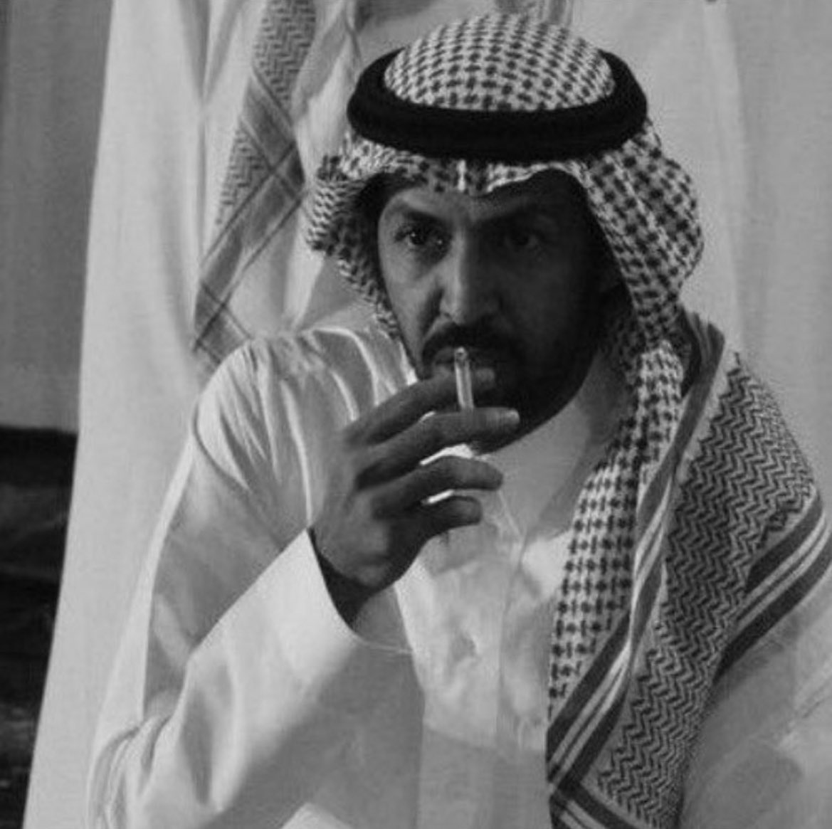 سلامي سلام مودعٍ مايبي فرقاك
ولاله على شوفتك قدره ولاسلطه

يشوفك بعد مااقفيت وانته تجر اخطاك
وكنه صويب معطبينه هل البلطه

تهشم خفوقه يوم لوحت له بيداك
يناديك ودموعه على الخد مختلطه

-تركي الميزاني