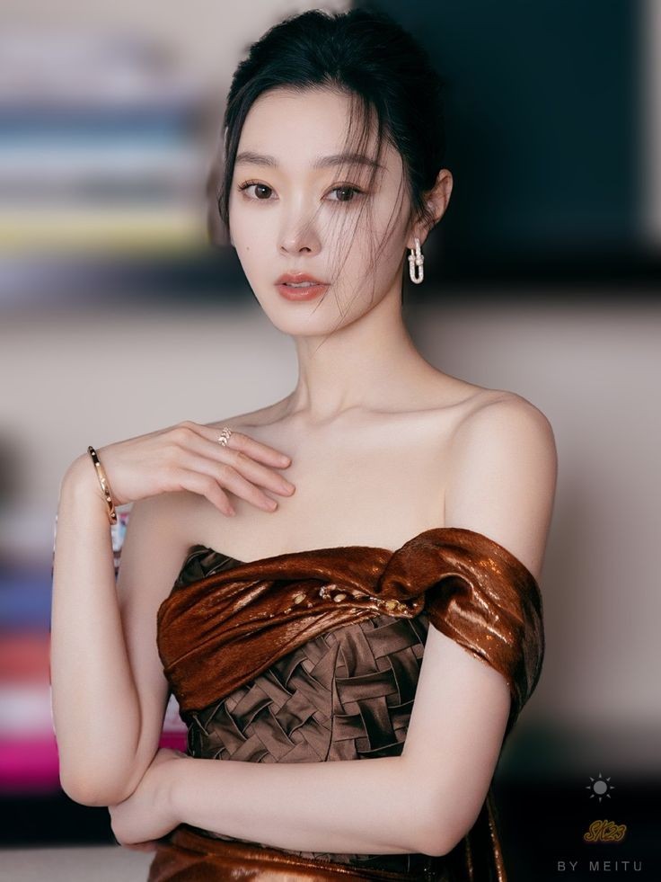 OFMYSTERIOUSX's tweet photo. ⠀

⠀⠀⠀⠀      จิรัจฌา เมธาอัครโยธิน
⠀⠀⠀⠀⠀⠀      ❛ พี่สะใภ้ใหญ่ ❜

⠀ https://t.co/u63lGNW4vo
