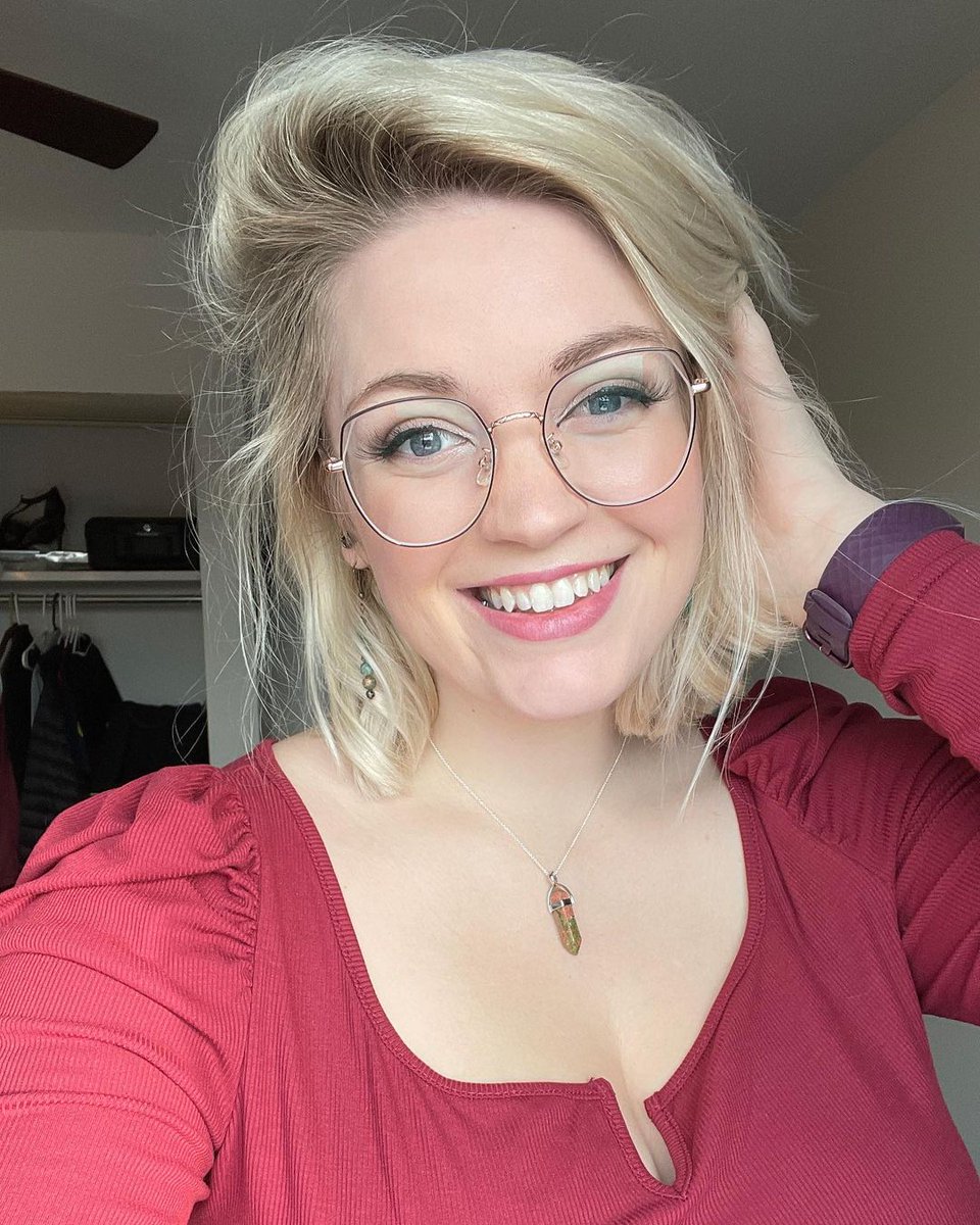 Firmoo's tweet photo. We know our sweeties look so incredible in those frames but which hue has your heart? Comment ❤ or 💚 below!
❤ @christinanimhuiri in #YSL1230 💰$25.99
💚 @jpg.nursing in #S16734 💰$23.99
❤ @valeriebardotx in #S985X (similar style) 💰$27.99
💚 @xcvg_12 in #PES9 💰$28.99 https://t.co/vEVuEmYzRO