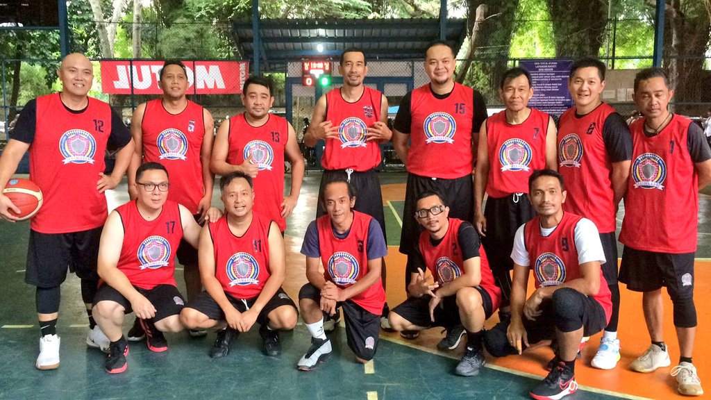 NugiKusman's tweet photo. my #HoopDay with SMARP alumni.. https://t.co/MNpVh6ISs8