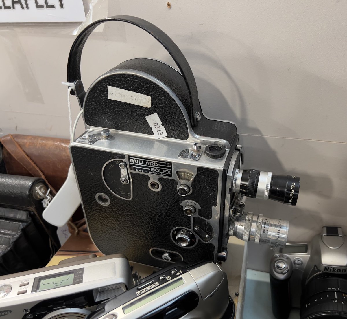 Delverie's tweet photo. You don’t see these in ‘vintage’ emporia every day. Missing its viewfinder but superficially clean and tidy. Yours for £120. Bolex H16 #ClockworkMagic (There’s a C8 too.) https://t.co/HC70K8A3mk