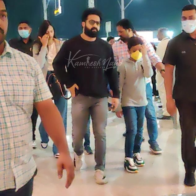 tarakramu9999's tweet photo. Brother's
@tarak9999. Ann💚 @urstrulyMahesh Anna💚
#MaheshBabu𓃵 #SSSMB28 https://t.co/UgwqVF60Ct