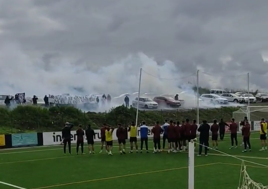 LNI04's tweet photo. Había que empujar al @Merida_AD en el último entrenamiento antes del derby esta mañana en los campos de la Federación. #DAJEMERIDA #EMERITENSISMO #SOLOMERIDA #Derby #MeridaBadajoz https://t.co/CmXpUIO8qH