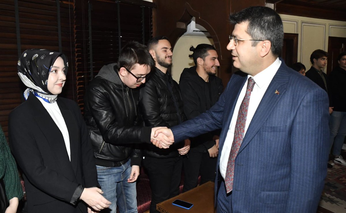 EdirneBatob's tweet photo. Batöb yönetim olarak  Yurtdışı Türkler ve Akraba Topluluklar Başkanlığı Edirne Ofisinin düzenlemiş olduğu "Türkiye Söyleşileri" programına biz de katıldık . Programın ilk konuğu @edirne_valiligi Sn. Hüseyin Kürşat Kırbıyık oldu. https://t.co/qAVBH420sV