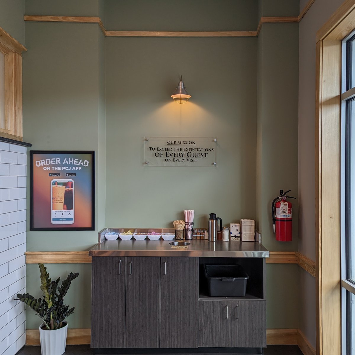 portcityjava's tweet image. Have you stopped by our newest café in the Crossroads Shopping Center? Plenty of cozy seating to hang out and a drive thru for those days you need brew to go!