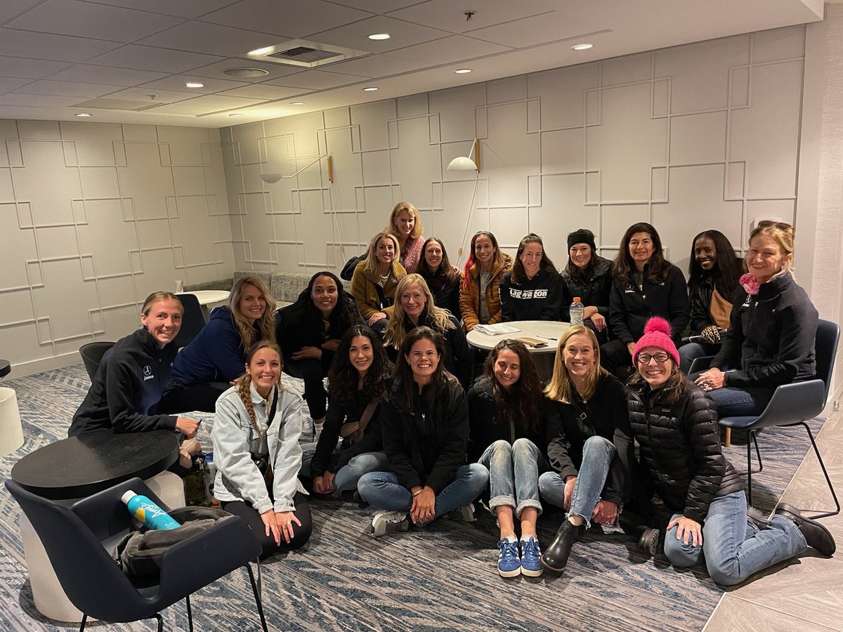 teamhetzel's tweet photo. @thejanesracing have arrived in San Francisco! Cross Country National Championships 🙌 🏃‍♀️ 🔥 #runners #crosscountry #eliteracing #sanfrancisco https://t.co/kIgmaxIRJj