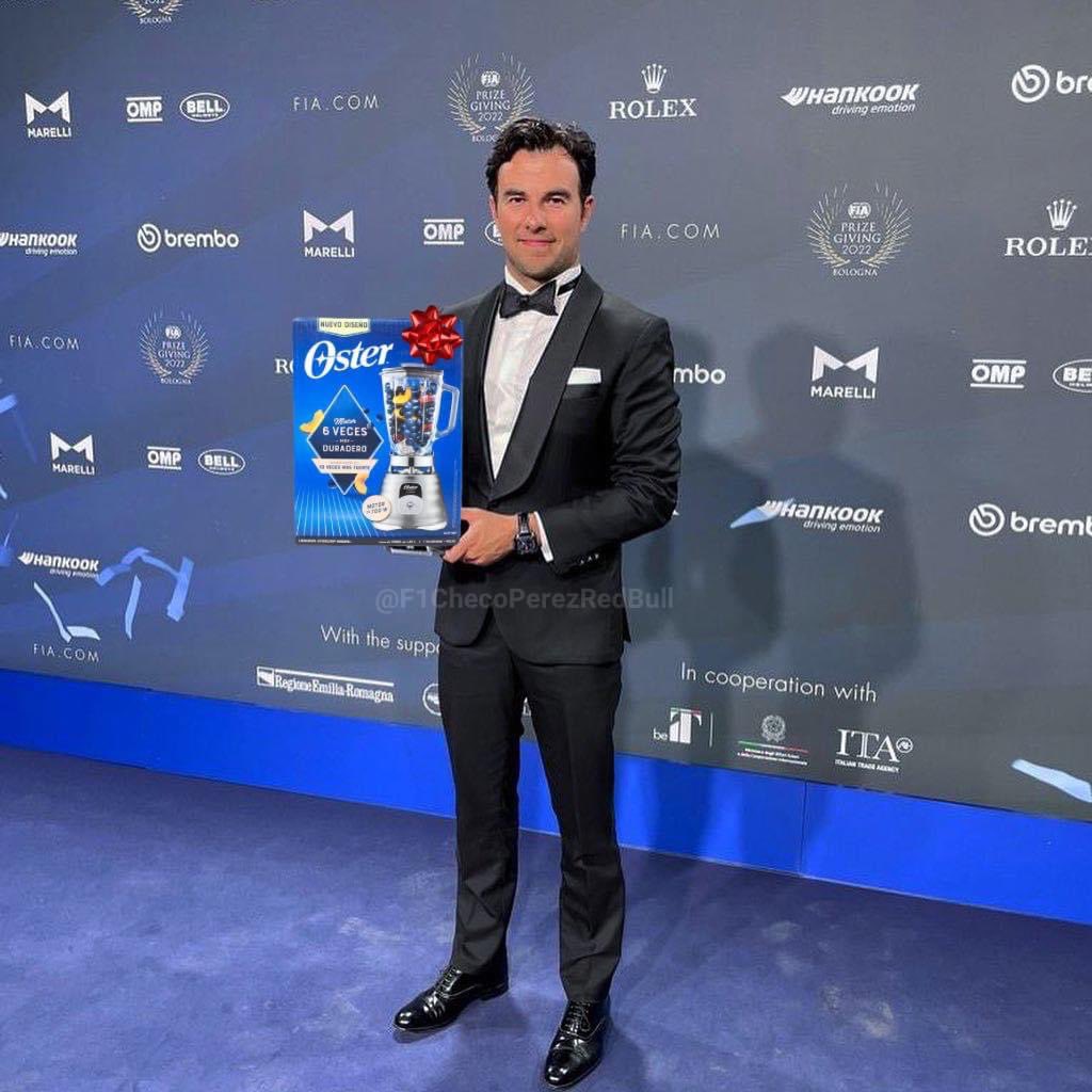 ferful_'s tweet photo. Checo se ganó una licuadora en la rifa de la FIA https://t.co/xsqbLbd7QO