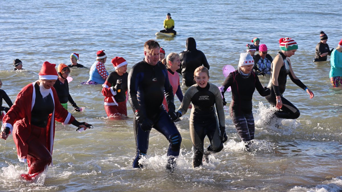 LhamptonRNLI's tweet photo. Huge thanks to everyone who took part in and attended our December Dip this morning! More than 150 people took the plunge in support of their local lifeboat station. We had so much fun, and hope you all did too!

🏊🏊‍♂️🏊‍♀️ https://t.co/Jl8VRi9cBY