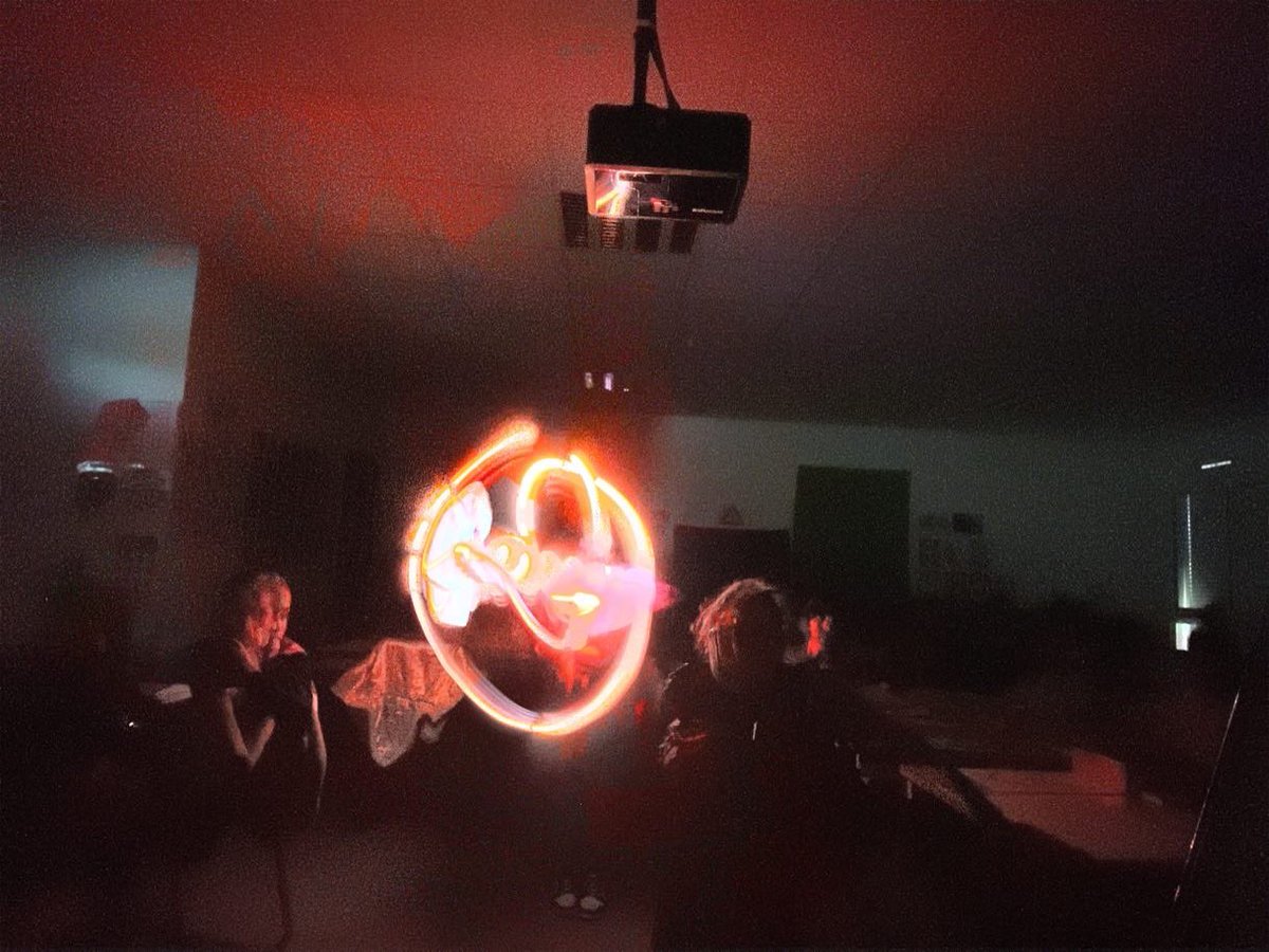CollegeFroment's tweet photo. Journée de la #laïcité au collège. Les élèves de #cycle3 des écoles et de 6e ont réalisé un travail collaboratif ➡️EMC sur les valeurs de la République                                  ➡️projet bidisciplinaire art/EPS avec du #lightpainting @AcBordeaux @Dsden47 https://t.co/rPA7HdCB6j