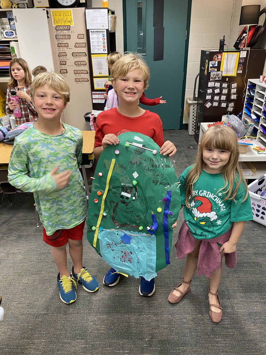 Cute kiddos decorating for our Winter Wonderland school-wide event!  It was fun@and festive and they did such a great job! <a href="/HumbleISD_WCE/">Willow Creek Elem</a> #better2gether 🐝🐝🐝❤️🎄