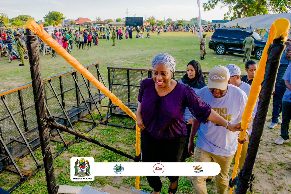 EfmTanzania's tweet photo. Mgeni Rasmi Katika Tukio Kubwa la leo ni Waziri wa Afya na Mbunge wa Tanga Mheshimiwa @ummymwalimu Tayari Amewasili Hapa Uwanja wa Usagara Kushuhudia Burudani Pamoja na Elimu ya Afya Ikitolewa kwa Wakazi wa Tanga
Washtue Wanao wote kwamba Show Imeanza Rasmi
#BegaKwaBega https://t.co/Poem1T7G0L
