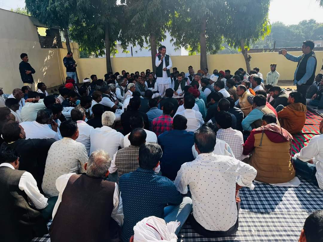 TajramMeena's tweet photo. भारत जोड़ो यात्रा के संदर्भ में निवाई पीपलू ब्लाक कांग्रेस कमेटी की मिटिंग विधायक साहब प्रशांत बैरवा जी के नेतृत्व में हुई उसमे भाग लिया।

#BharatJodoYatra
#pbmla https://t.co/HMfuYtR9xT