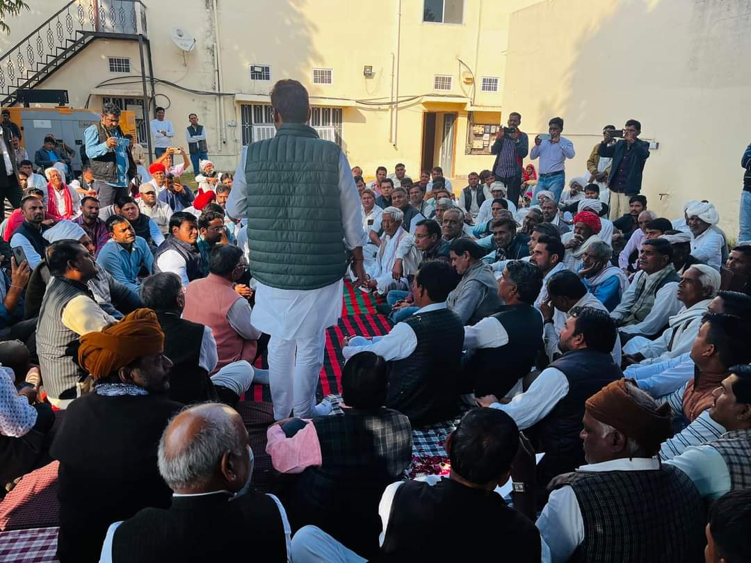 TajramMeena's tweet photo. भारत जोड़ो यात्रा के संदर्भ में निवाई पीपलू ब्लाक कांग्रेस कमेटी की मिटिंग विधायक साहब प्रशांत बैरवा जी के नेतृत्व में हुई उसमे भाग लिया।

#BharatJodoYatra
#pbmla https://t.co/HMfuYtR9xT