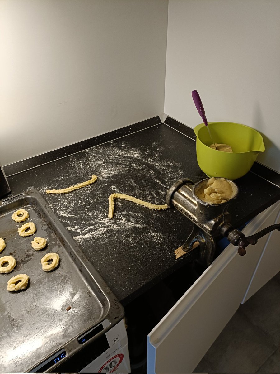 soerenelle's tweet photo. Arvestykket fundet frem igen, så nu er der nostalgi og vanillekranse for alle pengene. https://t.co/PyZw2kLlfJ