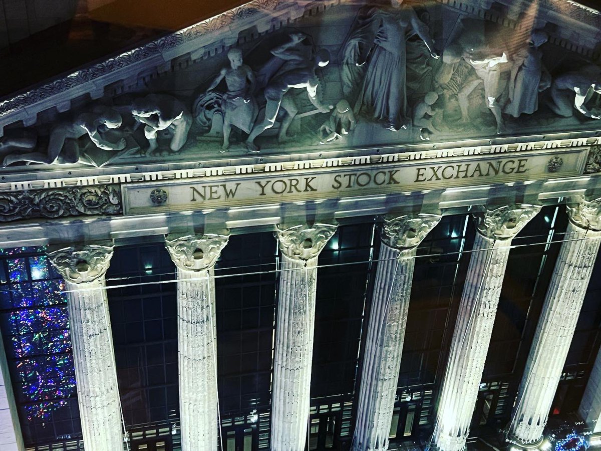 StocktonKatie's tweet image. Great vantage point from a holiday party last night..made even more special by the fact that I will have the honor of ringing the @NYSE closing bell Dec 22! #fairleadstrategies