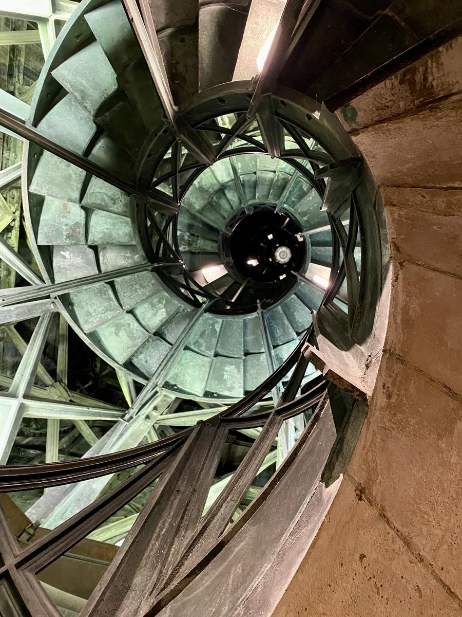 La colonne de Juillet, édifiée en mémoire des victimes des Trois Glorieuses de juillet 1830, est ouverte à la visite chaque week-end après +35 ans de fermeture au public. L’occasion de découvrir ses fondations, transformées en nécropole des révolutionnaires tombés en 1830 et 48.