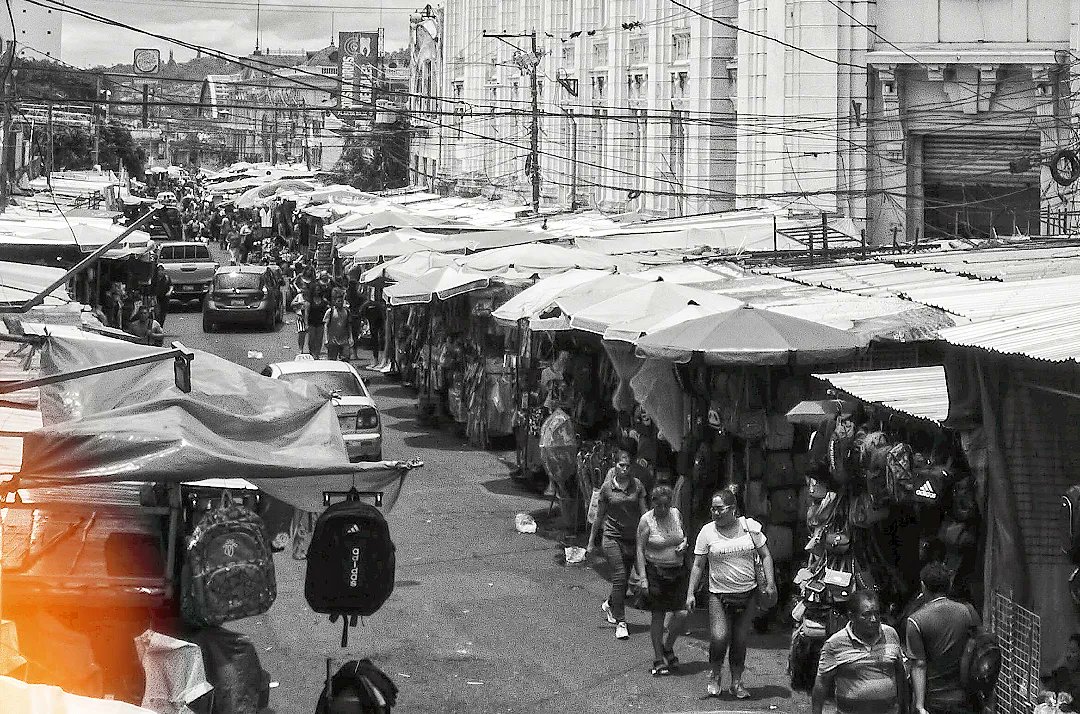 sivaresque's tweet photo. Calle Rubén Darío, antes del reordenamiento. https://t.co/DXOoMKUxSJ
