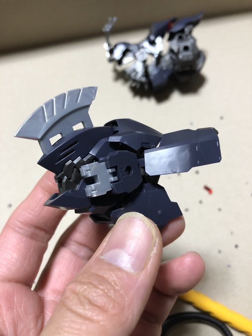 ミキシング用に買ったボルトレックス・ラース組み始めたけど、やっぱこの凶悪な面構えが格好良すぎる…。ミキシングで使うのは下半身周りの予定だけど、この頭部を使った機体もいつか作ってみたい 