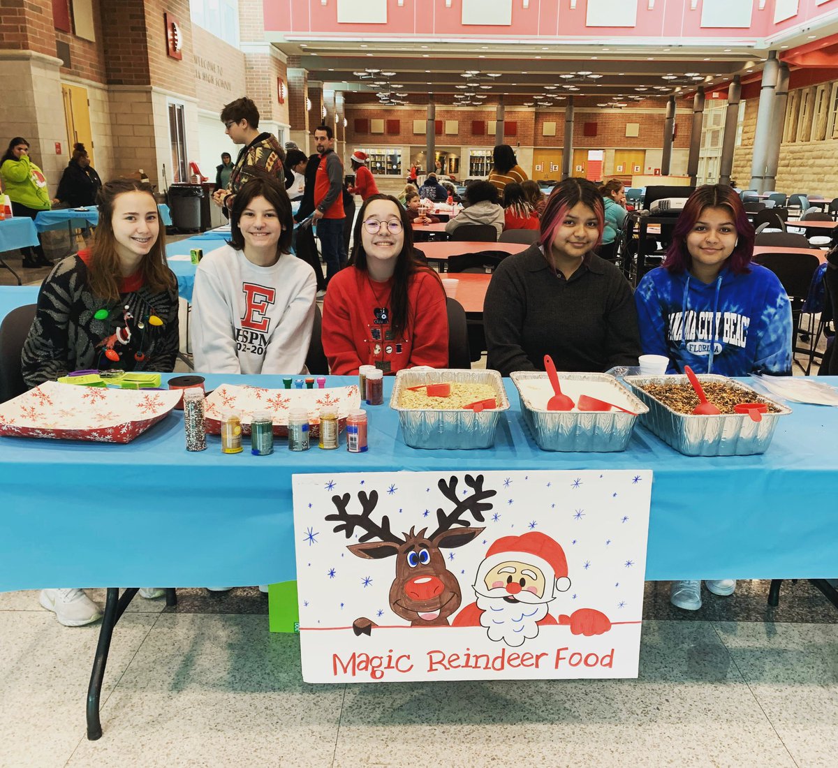 ElyriaLinkCrew's tweet photo. Grab the little ones and come see us today at @elyriahighstuco ‘s Winter Wonderland! We’re making reindeer food with @ehs_upstanders and EHS Key Club ❄️ 🦌💫 https://t.co/tDbB1Bcepr