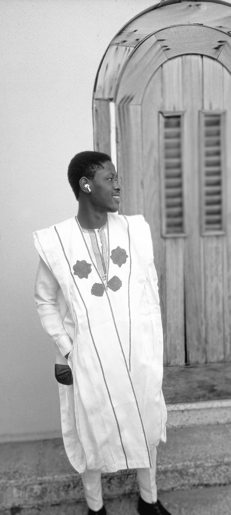 Jayibiwoye's tweet photo. It's an Owanbe Saturday🥳🥳💯
Slide 3 be like Buga won😀🤣🥰
#DLConversations #owanbe #nativeattire https://t.co/yK5dJXYzTT