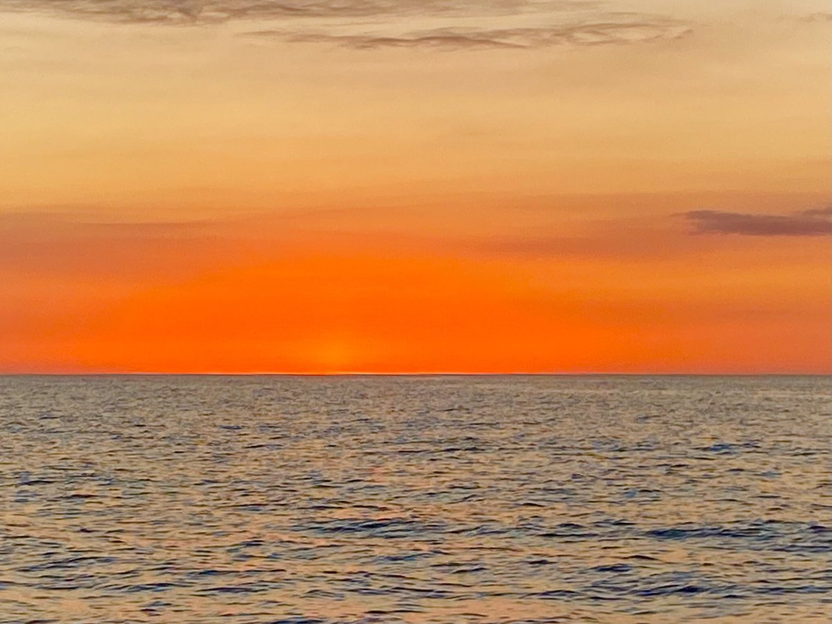 olgavandijk's tweet photo. Last night’s #sunset in #NaplesFlorida
#wigginspassbeach #barefootbeach #redsky
#naplessunset https://t.co/NFzPnh5Fox