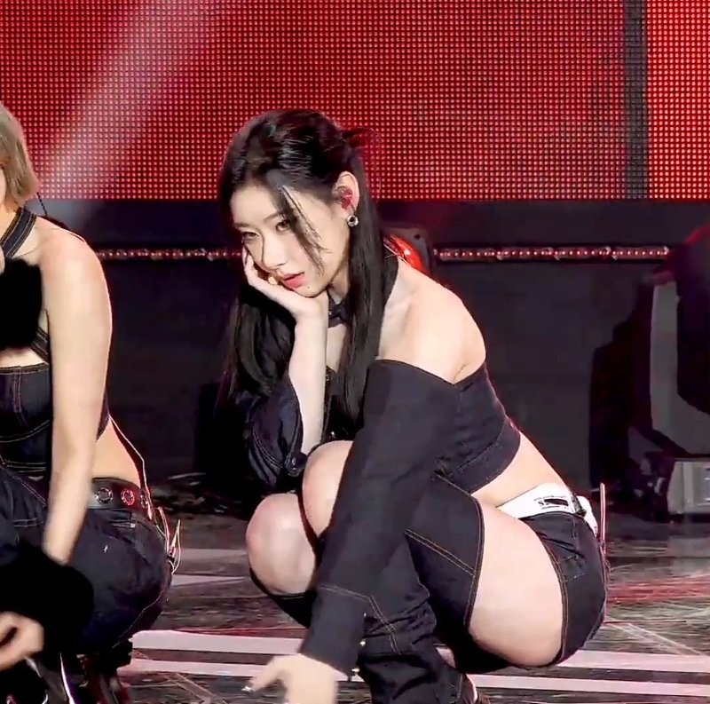 chaeryeongloop's tweet photo. face card never declines https://t.co/SEWaJJzBOa