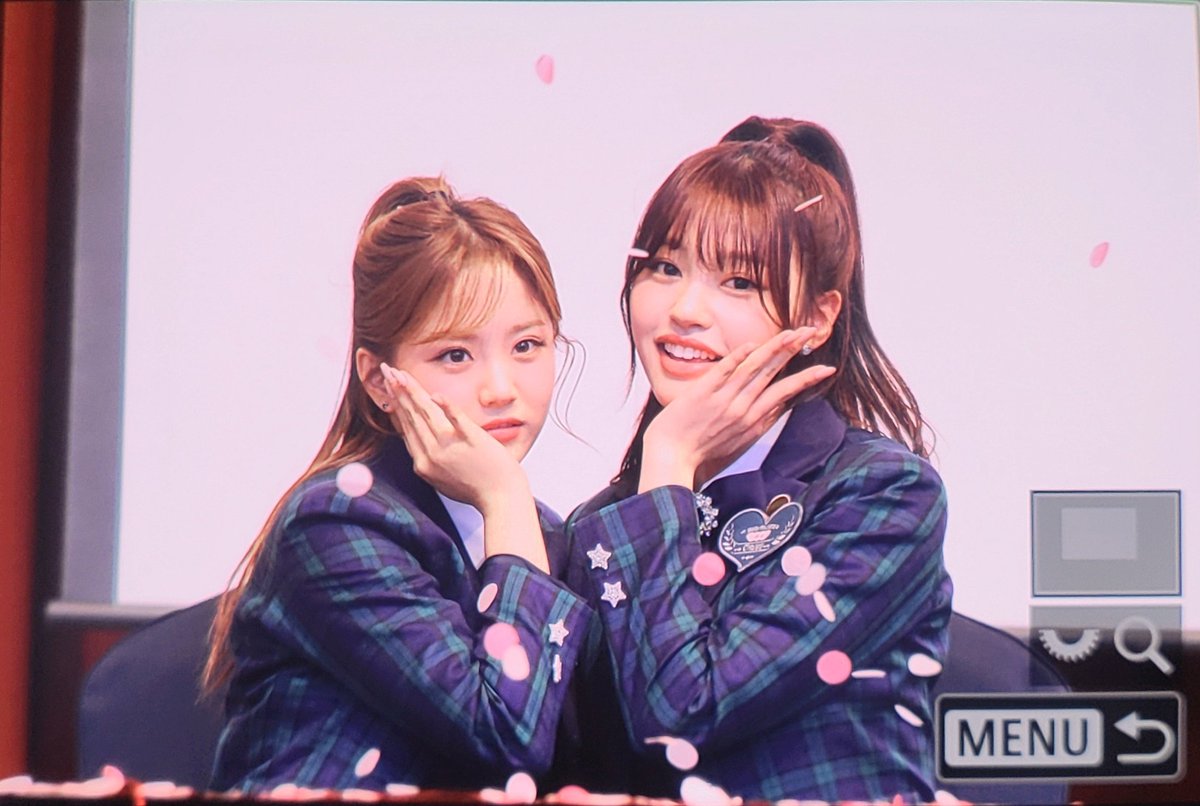 Record0428's tweet photo. 221210

#첫사랑 #CSR #두나 #DUNA https://t.co/QAqXdl0sff