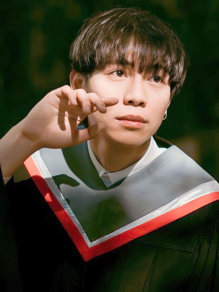 firstkhaolyy's tweet photo. #FirstkpGraduation 🥺 https://t.co/qQS8hNbs2o