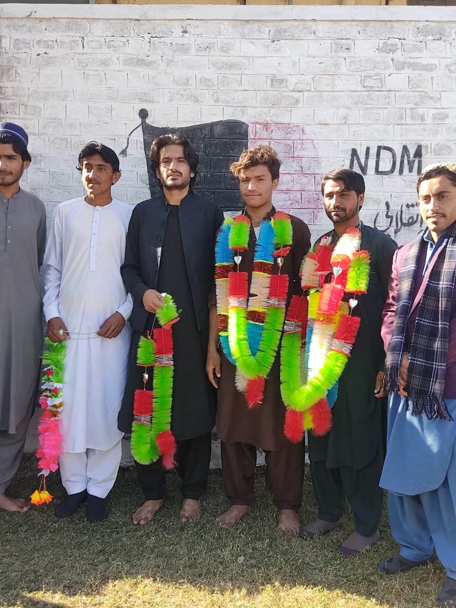 NDM_Official's tweet photo. نیشنل سٹوڈنٹس موومنٹ کی جانب سے درازندہ کے لیے آرگنائزنگ کمیٹی تشکیل دی گئی۔ خضر الرحمان صدر، حضرت پشتون جنرل سیکرٹری، خلیل افغان سیکرٹری مالیات تعینات کیے گئے۔
اس موقع پر این ایس ایم کے ممبر مرکزی پلاننگ کمیٹی عمر شیرانی اور دیگر ساتھی موجود تھے۔

تفصیل:

https://t.co/qAutoMcndC https://t.co/hPdigP2gSr