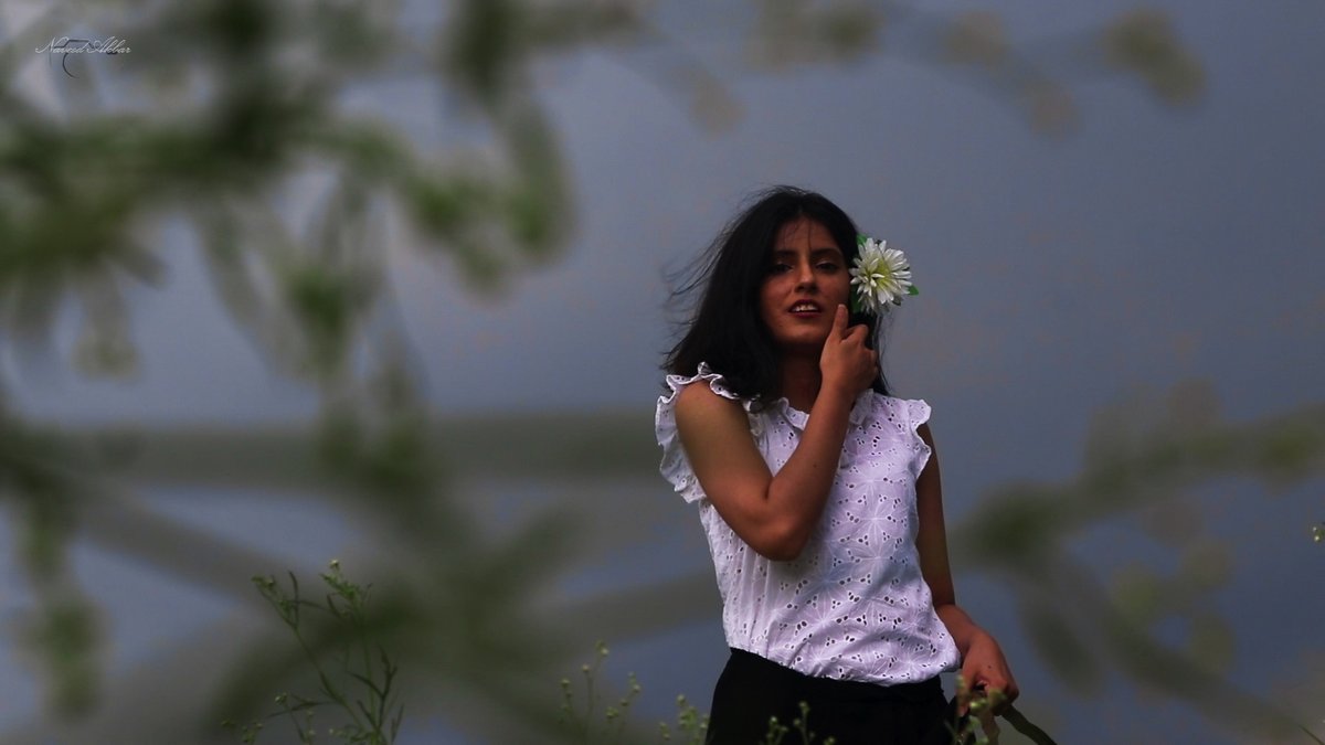 Naveeedakbar's tweet photo. CLOUD CHASER
a click by @Naveeedakbar 
Model: Fatima Asad
Costumes: Firang Pret    

#nature #windyday #cloudchaser #naturalbeauty #naturephotography #beautifulgirls #beautifulwoman #girlinthewilderness #freedom #peaceandlove #bestphotography #pakistanimodels #pakistanifashion https://t.co/R3cKpFbTXa