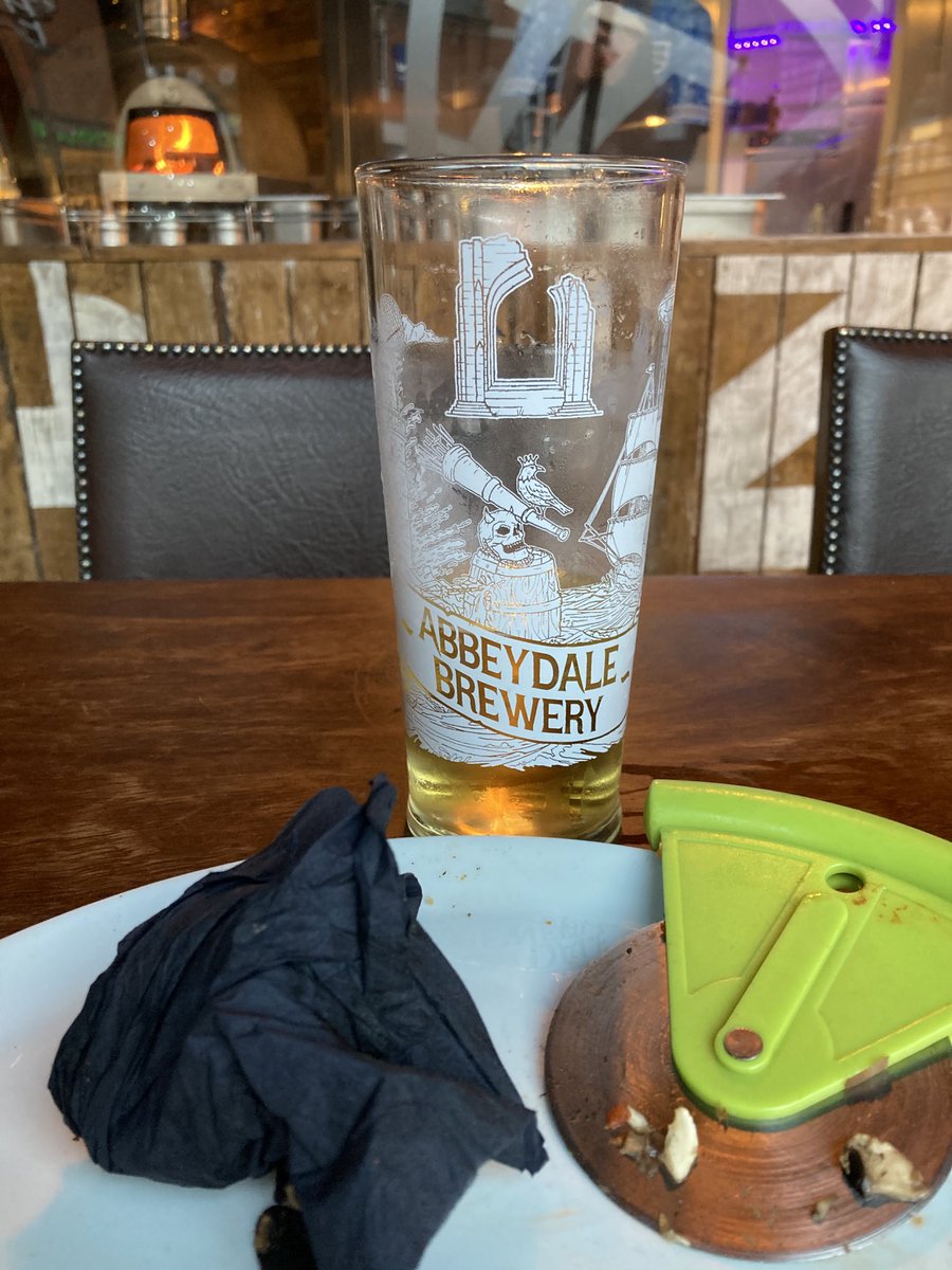 steveclarke1138's tweet photo. The finest pizza in Chesterfield paired with the finest beers of Sheffield. Perfect combination.
@AbbeydaleBeers #pizzapi #sheffield #chesterfield #singlelife https://t.co/k8ab0BnCxL