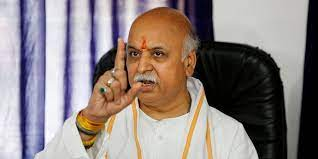 Bharat24Liv's tweet photo. असम के सिलचर में प्रवीण तोगड़िया का बयान
"बदरुद्दीन अजमल को गधे पर बिठाकर बांग्लादेश भेजा जाए"
असम सरकार बुलडोजर से उनका घर गिराए- तोगड़िया

Watch : https://t.co/IEBlIwZ4C7

#XFactorModi #Bharat24Digital https://t.co/tzKqhrWAVf