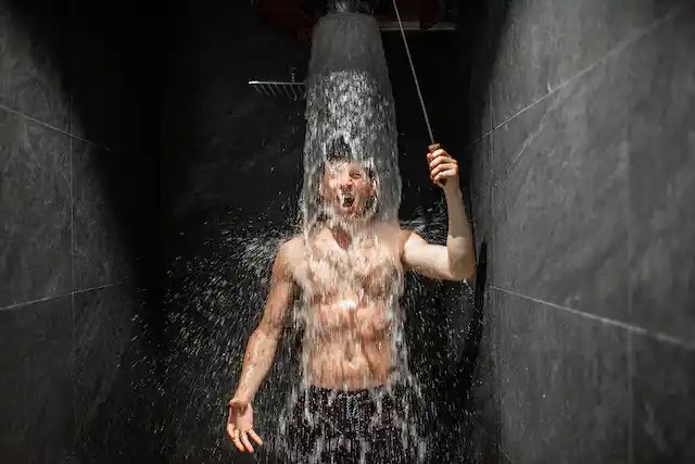 7 mind-blowing benefits of a cold shower: https://t.co/jNAk8uOJex