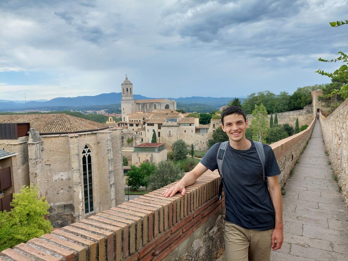 At the AIfA, Jakob Dietl is continuing the analyses of his Bachelor thesis using data from the X-ray telescope eROSITA to study galaxy clusters. In his talk, "The Undiscovered Country: Missing Baryons in Large-Scale Structure Filaments" he will reveal insights from his research.
