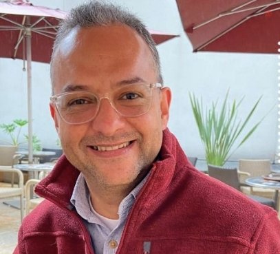 Hola amigos, hoy estamos de celebración porque cumple años nuestro amigo y director de #HoyEsSalsa. Te deseamos <a href="/SigifredoTurga/">SigifredoTurga</a> lo mejor hoy y siempre, que sigas cumpliendo sueños y continúes narrando historias y canciones de la #Salsa que tanto nos gusta. Un abrazo. 😍🎂🎉🎉🎼🎼