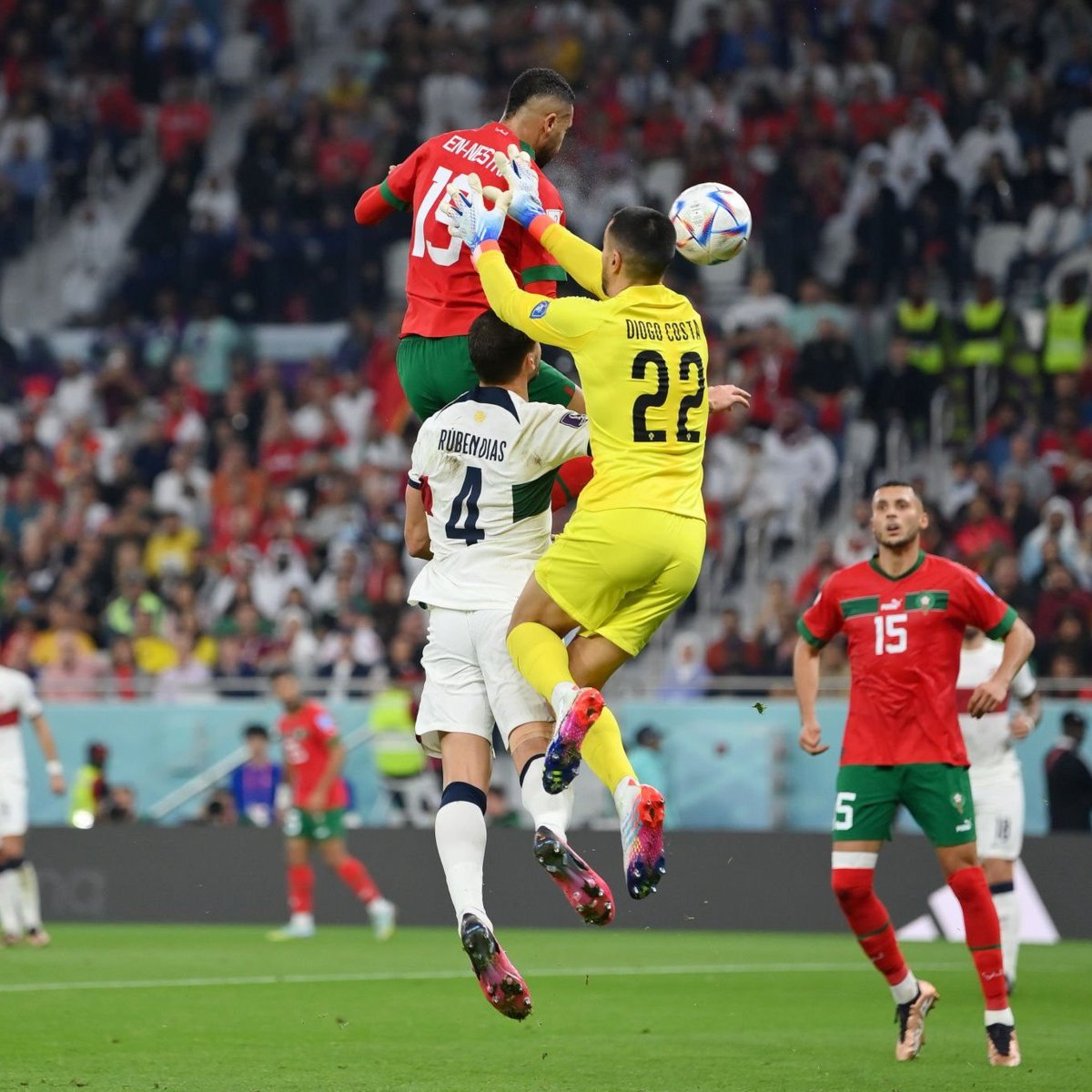 lnstantFoot's tweet photo. Youssef En-Nesyri est allé chercher les étoiles 😍 🚀 #MAR

#FIFAWorldCup | #MARPOR https://t.co/XZbUnSsPRs
