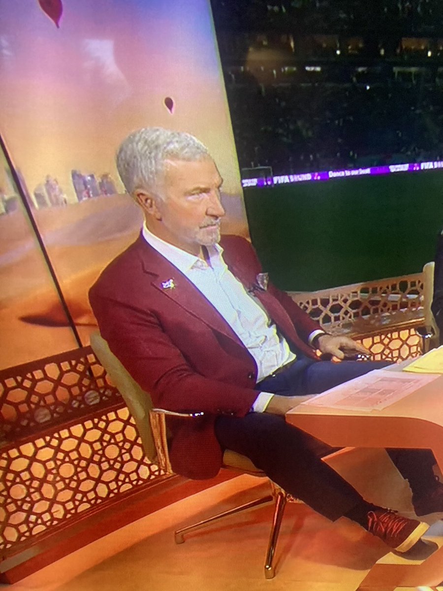 CharlieDale6's tweet photo. Souness ready to head to the gentleman's club for a cigar post match https://t.co/0wFKwcymXs