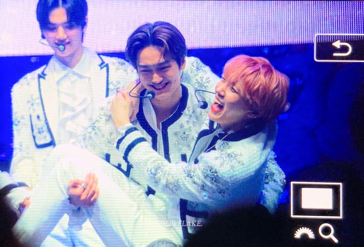 snowflake_asm's tweet photo. 221210 OSAKA

아 이게임 너무 웃김ㅋㅋㅋㅋㅋㅋ
천하장사 안성민><
#성민 #안성민 #SEONGMIN #크래비티 #CRAVITY #대장토끼의_하루 https://t.co/S1hipG11ja