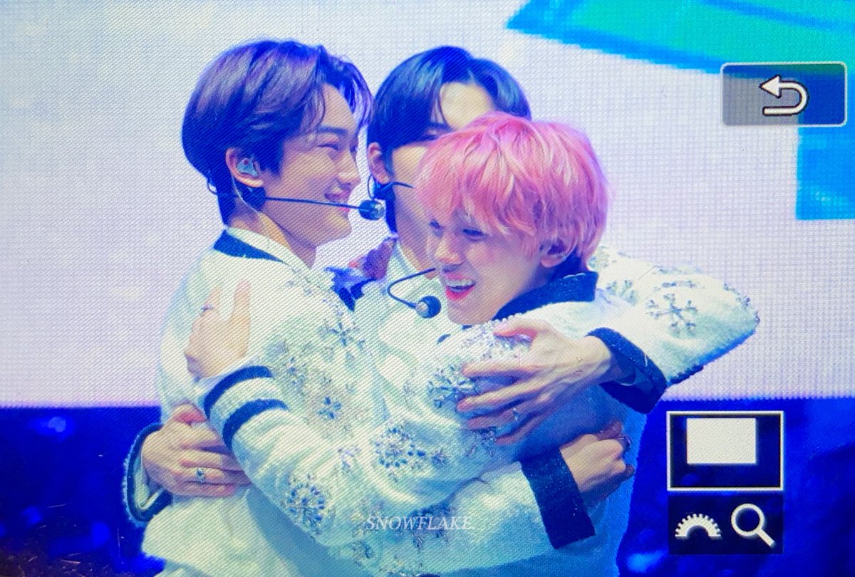 snowflake_asm's tweet photo. 221210 OSAKA

아 이게임 너무 웃김ㅋㅋㅋㅋㅋㅋ
천하장사 안성민><
#성민 #안성민 #SEONGMIN #크래비티 #CRAVITY #대장토끼의_하루 https://t.co/S1hipG11ja