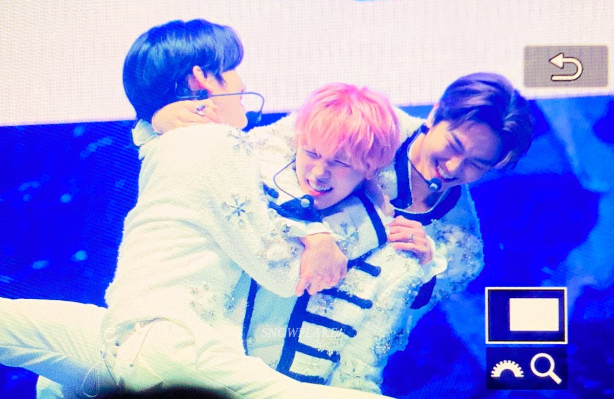snowflake_asm's tweet photo. 221210 OSAKA

아 이게임 너무 웃김ㅋㅋㅋㅋㅋㅋ
천하장사 안성민><
#성민 #안성민 #SEONGMIN #크래비티 #CRAVITY #대장토끼의_하루 https://t.co/S1hipG11ja
