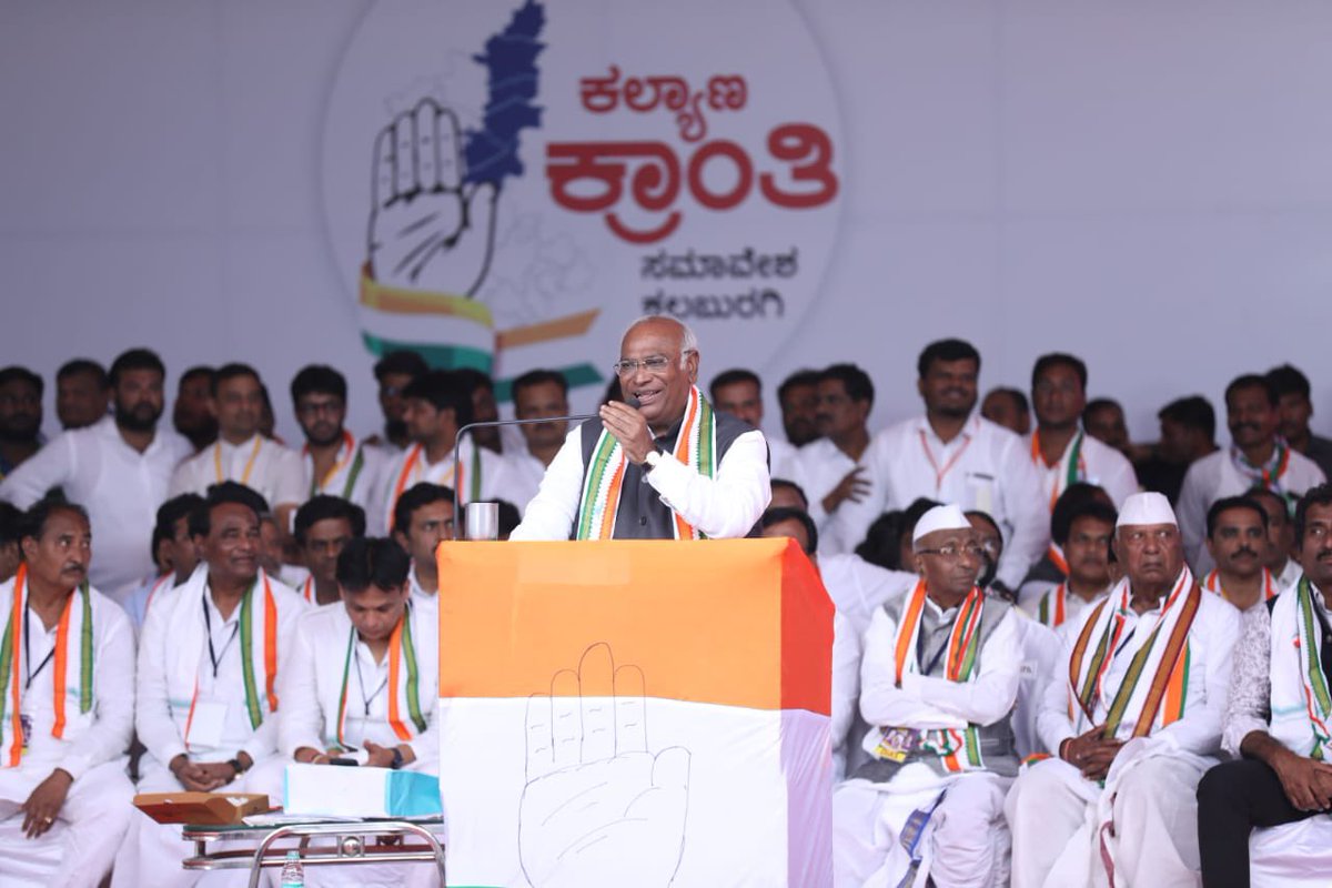 kharge's tweet photo. It is always a pleasure to get back home. My first visit to my hometown after taking on the responsibility as @INCIndia President was an emotional affair.

Thank you for the unbound love and support. 

Forever indebted to each one of you. 🙏

#KalyanaKranthiSamavesha https://t.co/ZdGBXI5Z9Q