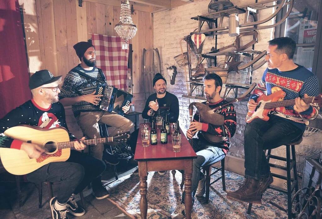 On vous a préparé une petite surprise ! Stay tuned ! 😎🎄☘️#krakinkellys #celticpunk #christmas